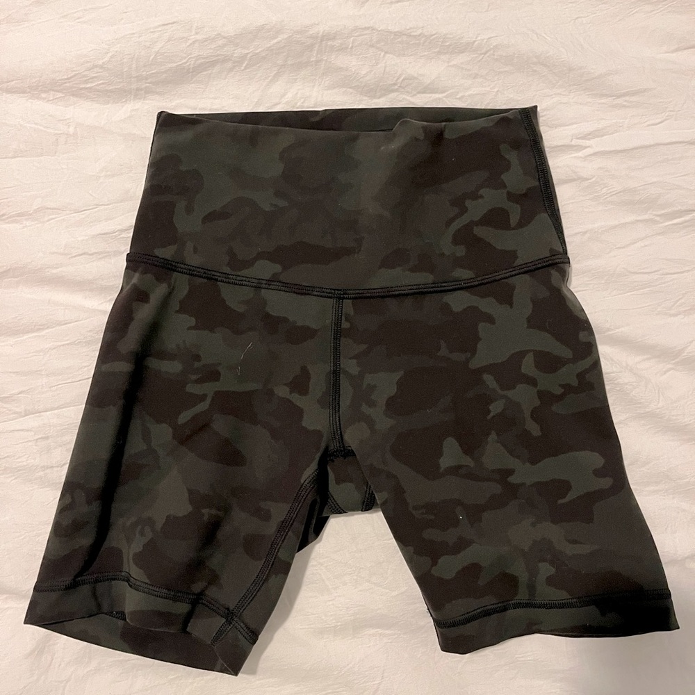 Lululemon Dark Green Camo Biker Shorts Size 4 Barely worn!